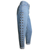Jeans mit Löchern und Ösen